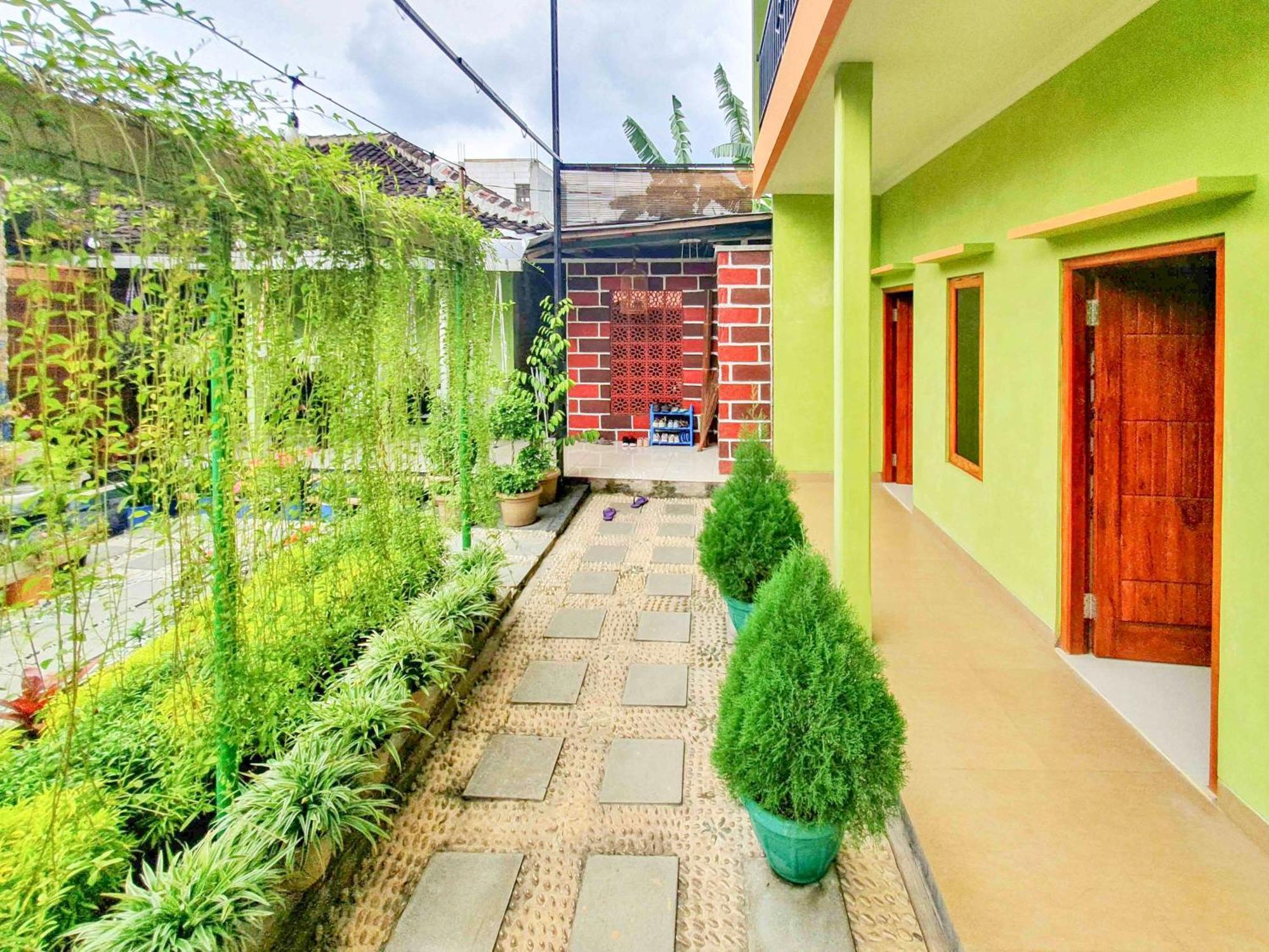 Reddoorz Syariah At Graha Adi Karya Kartasura Hotell Kartosuro Eksteriør bilde
