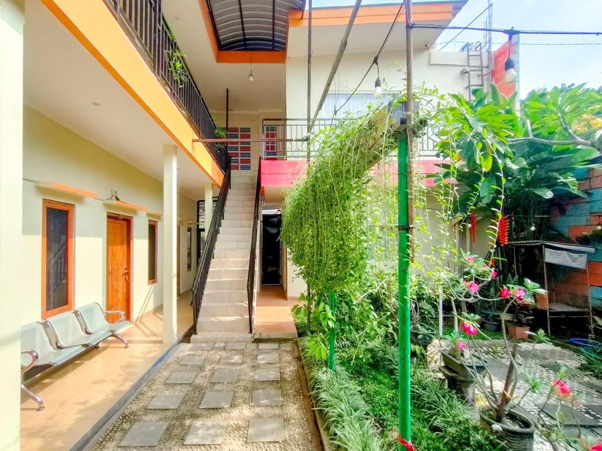 Reddoorz Syariah At Graha Adi Karya Kartasura Hotell Kartosuro Eksteriør bilde