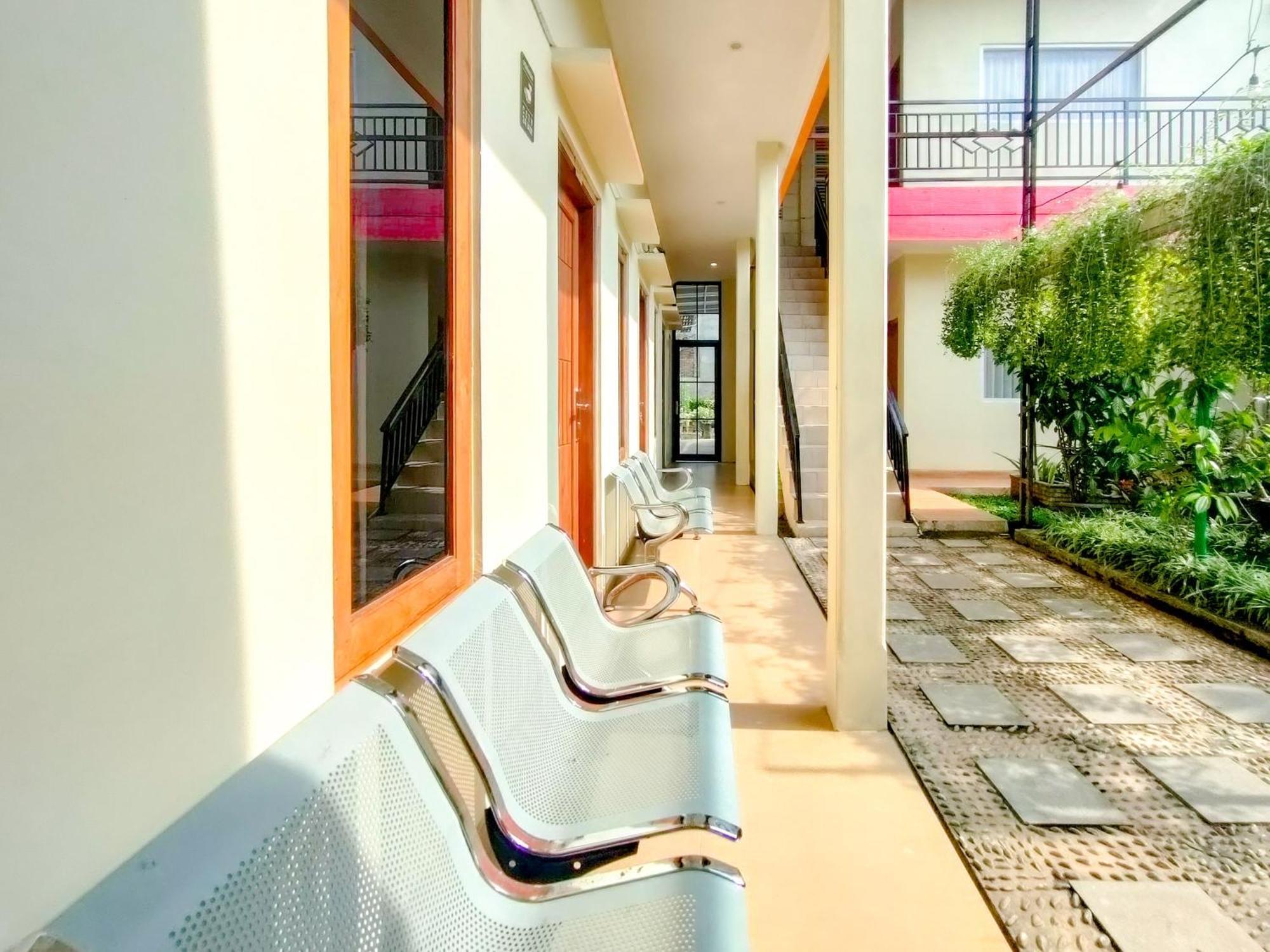 Reddoorz Syariah At Graha Adi Karya Kartasura Hotell Kartosuro Eksteriør bilde